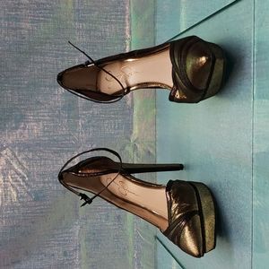 Jessica Simpson gold heels size 10